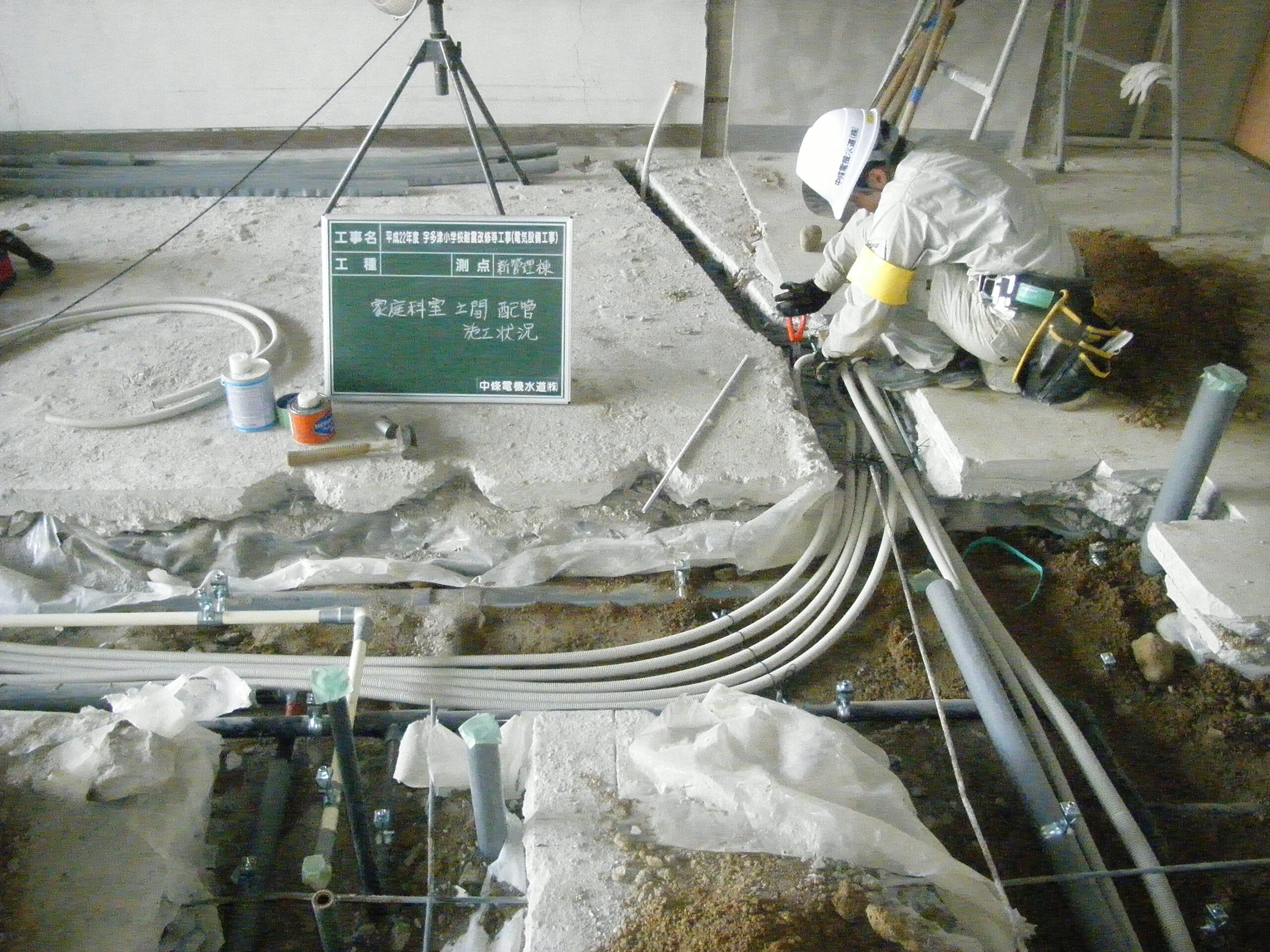 平成22年度　宇多津小学校耐震改修等工事（電気設備工事）